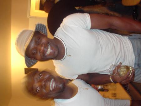 LARRY ET CHARLY BOGAH