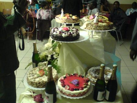 le gateau des mariés.c est pas petit boucan